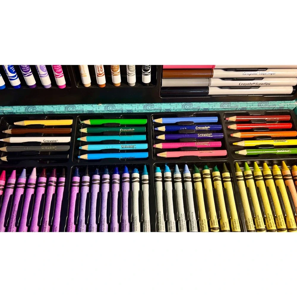 Crayola Minions 2015  markers color pencils 140pc Set art set retired color case